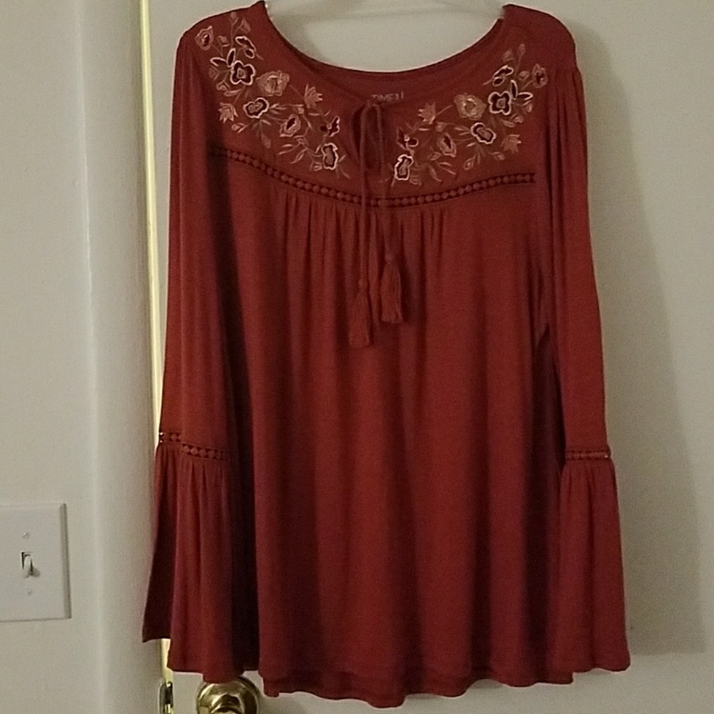 🦋HOST PICK🦋 Bell Sleeve Peasant Top